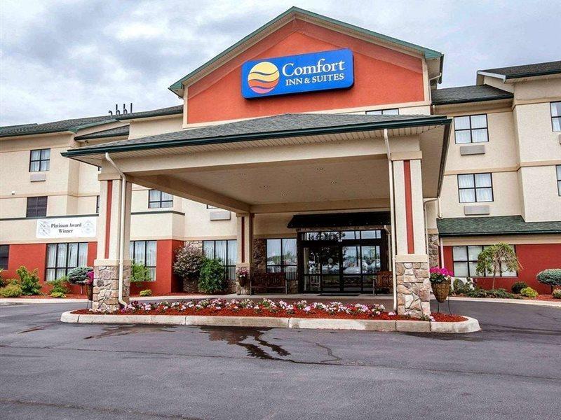 Comfort Inn & Suites Adj To Akwesasne Mohawk Casino Hogansburg Exterior foto