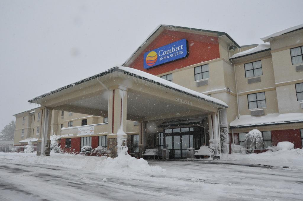 Comfort Inn & Suites Adj To Akwesasne Mohawk Casino Hogansburg Exterior foto